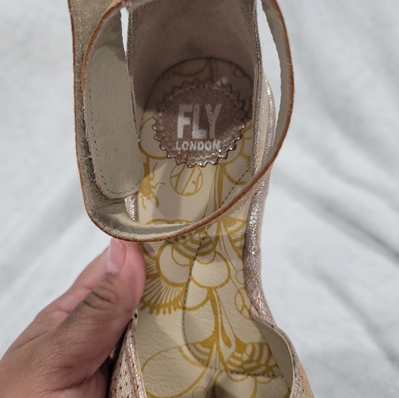 Fly London Yake Metallic Leather Wedge Sandals Women's Size 7.5 EU 37 - Picture 6 of 10